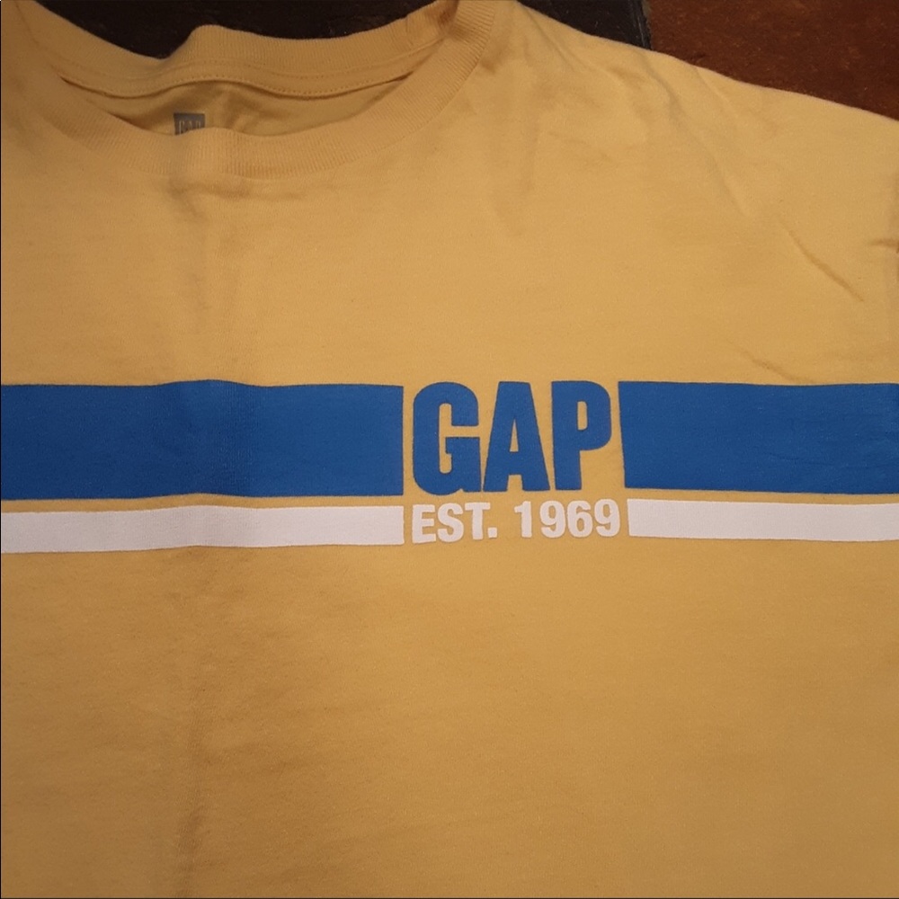 Gap t-shirt